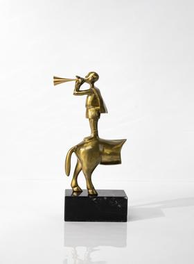 现代轻奢吹唢呐人物创意摆件雕塑艺术桌面玄关电视柜装饰品样板间