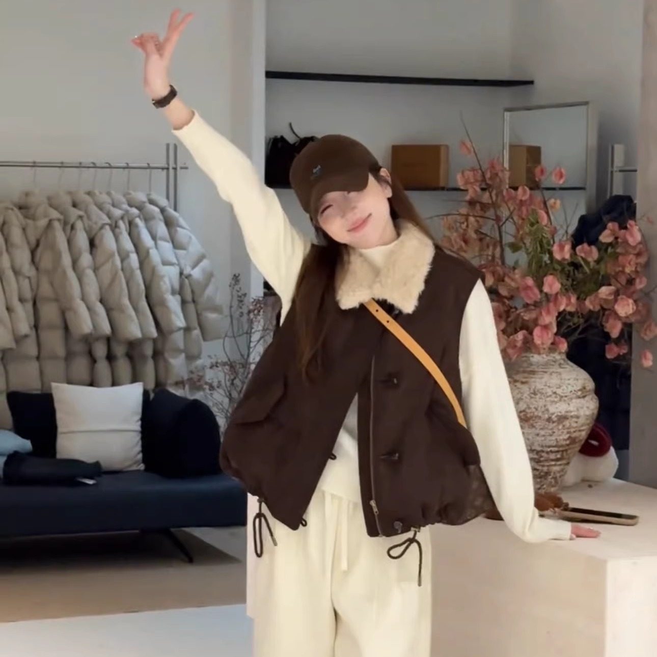 巨好看羊羔毛领羽绒服马甲女2025冬季新款爆款小个子加厚马夹短款,淘宝优惠券,粉丝福利购,淘宝优惠卷