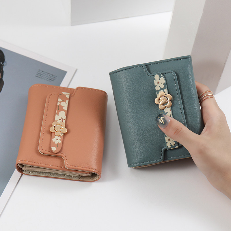 新款2022网红短款折叠女心小钱包 步跃伦钱包