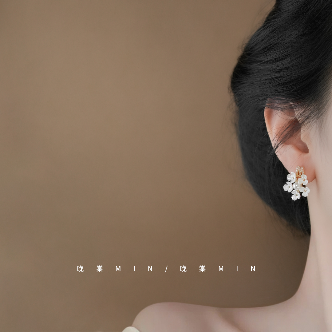 晚棠MIN《一枝梨花》清新甜美白色珍珠超仙温柔贝壳花朵耳钉A821 - 图2