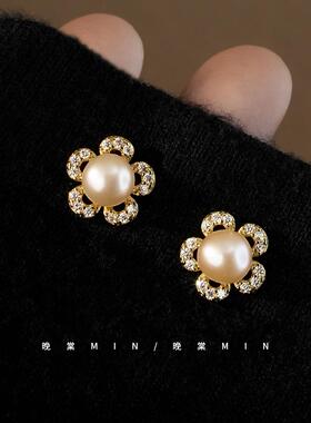 芙蓉花坞粉嫩小花C形耳钉