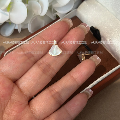 AURA轻奢小裙子耳环18K金扇形耳钉天然白贝母红玉髓高级扇子耳坠 - 图0