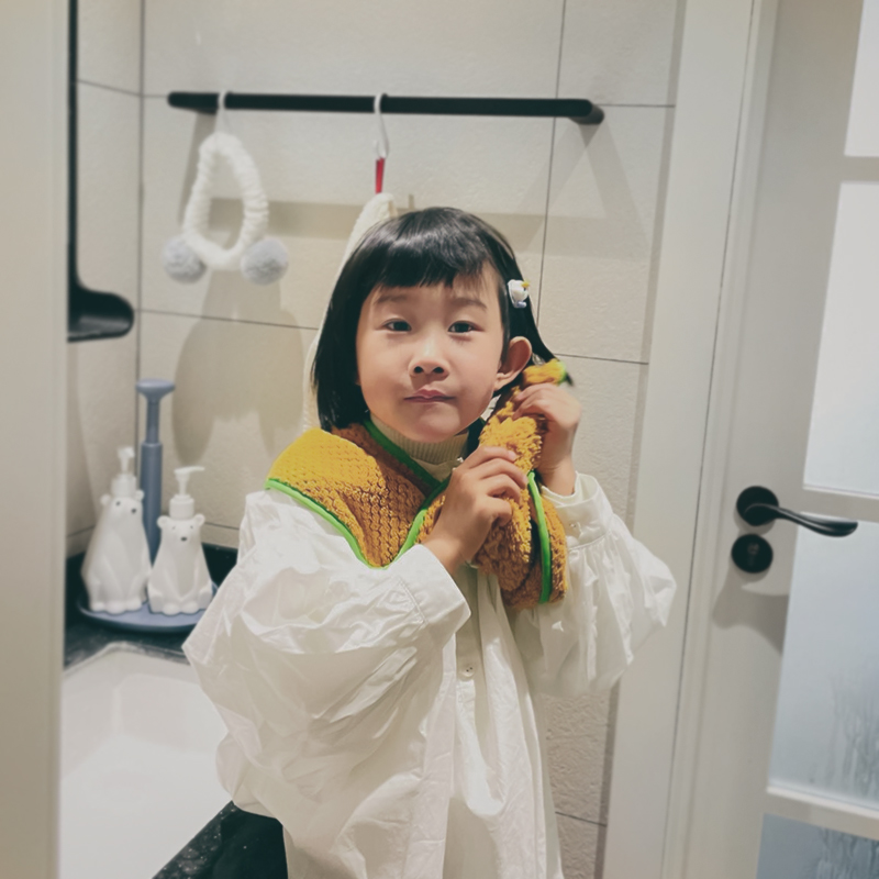 Cute dinosaur pattern children's eating bib saliva towel