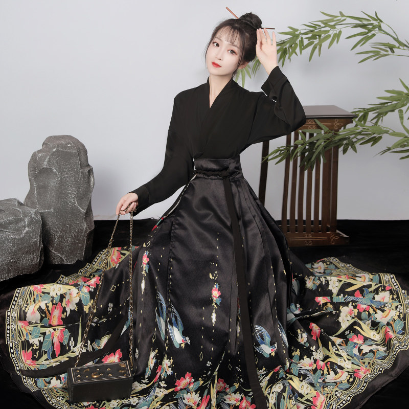  慕晴瑶民族服装/舞台装