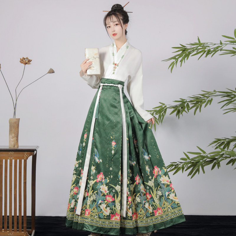  慕晴瑶民族服装/舞台装