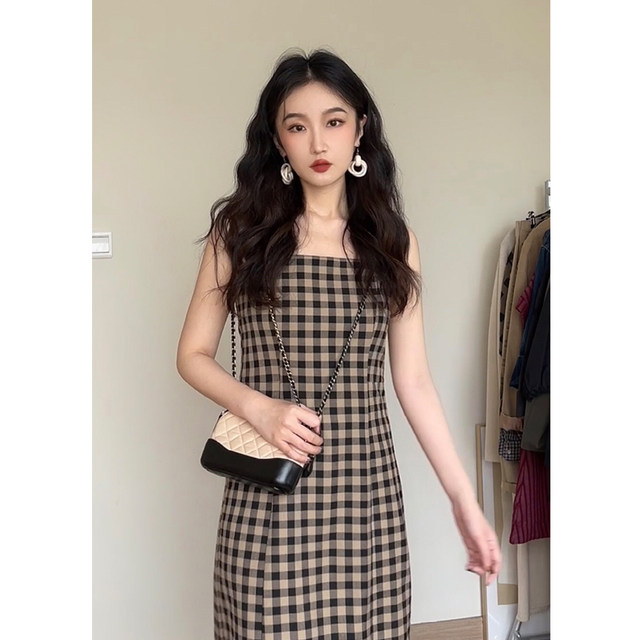 Ren Xiaoyi early spring new French temperament retro lattice skirt dress female long waist waist thin bottom skirt