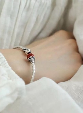 复古南红锤纹弹簧开口手镯