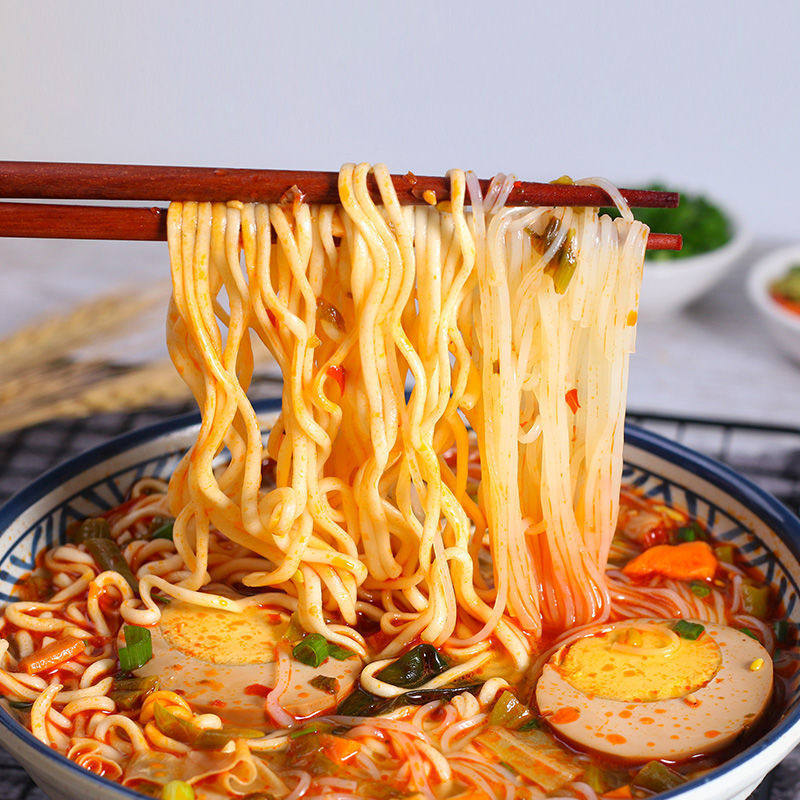 杨掌柜粉面菜蛋冲泡速食方便面整箱12桶金汤肥牛大份量泡面桶装,淘宝优惠券,粉丝福利购,淘宝优惠卷