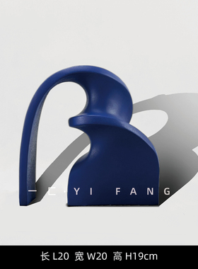 样板间现代扭曲磨砂哑光雕塑艺术品售楼处书柜展示柜桌面摆件i.