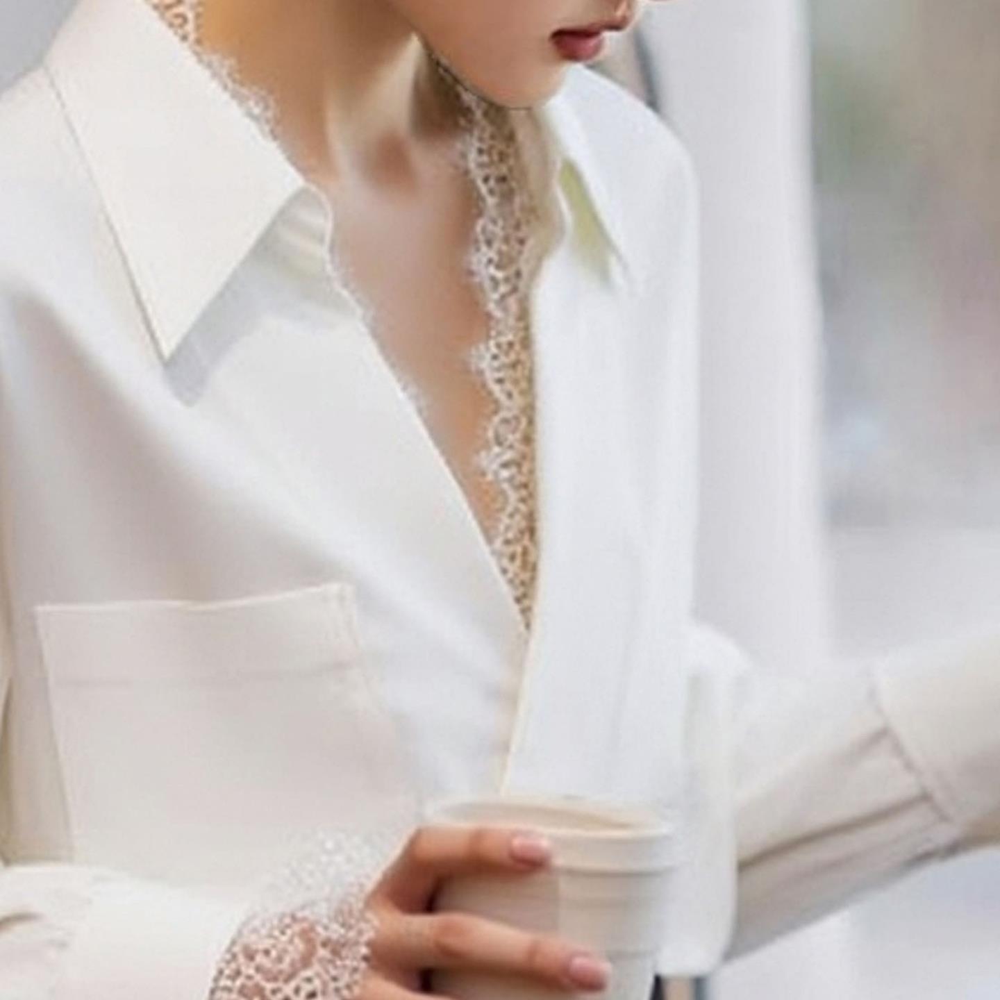 MONLOUVE时尚高级感绝美白色蕾丝拼接v领长袖衬衫女春秋款通勤风 - 图1