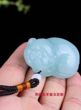 立体生肖猪本命年招财天然和田玉
