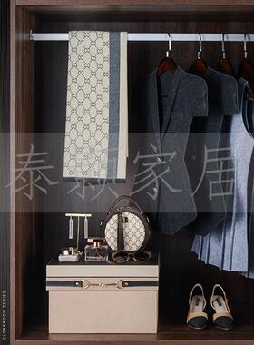 现代样板房衣帽间饰品组合简约衣柜展厅装饰摆件毛毡衣服托盘套装