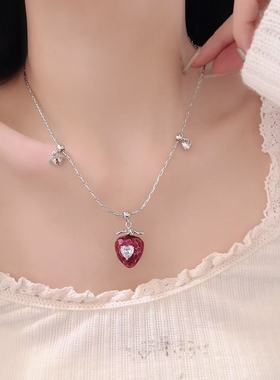 甜美少女滴油红色草莓爱心土星锆石吊坠项链小众百搭锁骨链毛衣链