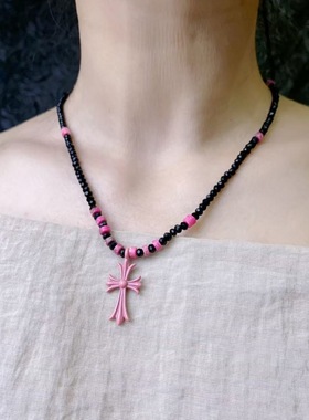 嘻哈甜酷少女十字吊坠项链网红新潮款黑色串珠皮质高级感锁骨链