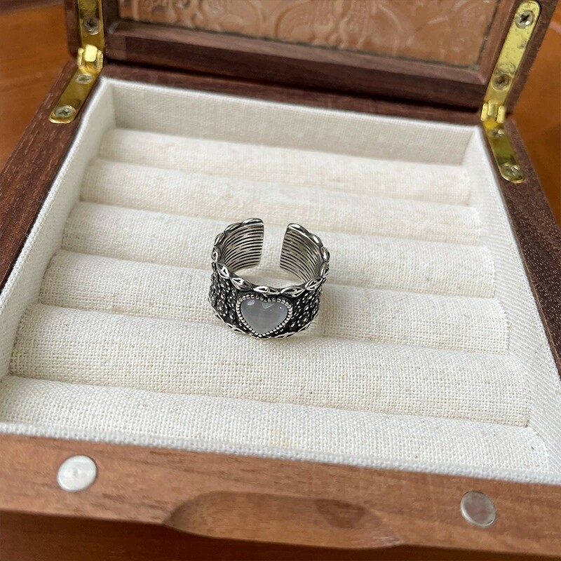 Retro palace style old white moonlight love silver ring