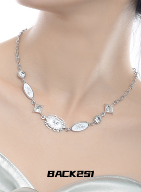 复古铭牌混合元素滴釉蝴蝶项链