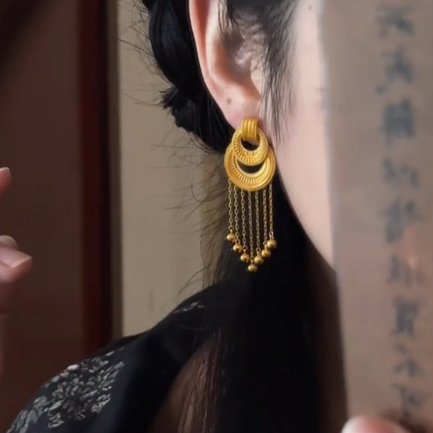 新中式金色双环流苏耳钉女小众设计宫廷风精致耳环轻奢高级感耳饰,淘宝优惠券,粉丝福利购,淘宝优惠卷