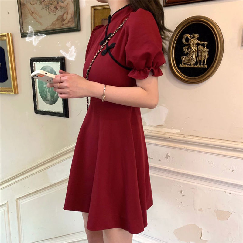 红色旗袍2024新款改良短款小个子法式晨袍设计感敬酒服新娘伴娘服-图1