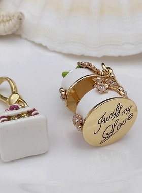 时尚可爱 白色雪房子 白花双层蛋糕 吊坠--J8012-J8015