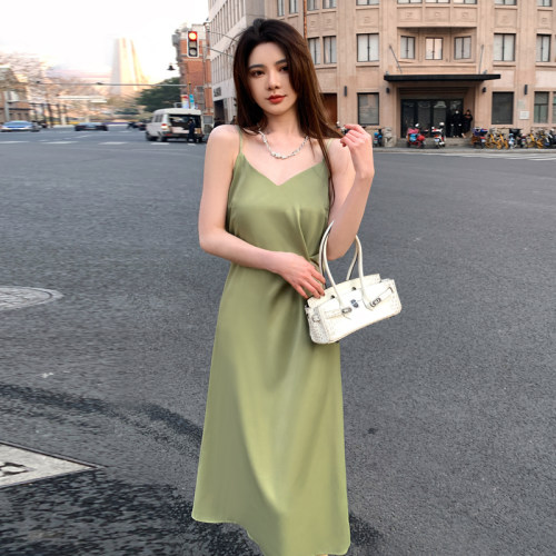 吊带连衣裙夏季女质感高级感芥末绿缎面别致惊艳绝美冷淡系绿裙子 - 图3
