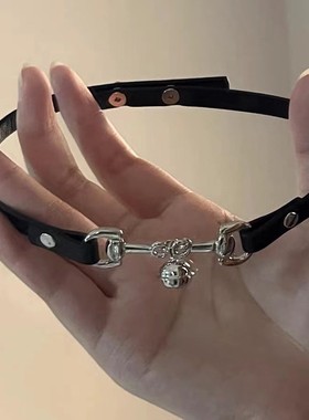 暗黑辣妹甜酷风项圈女小众设计感choker皮质铃铛颈链朋克风项链
