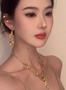 轻奢贵气感香槟色镶钻项链耳环套装2025新款女新娘礼服锁骨链配饰