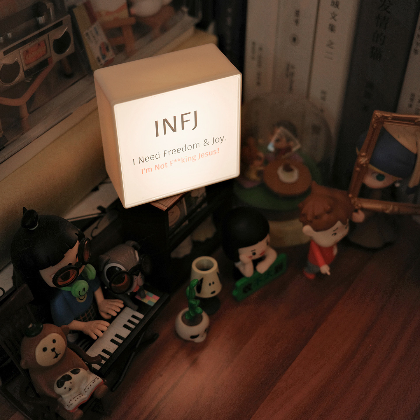 INFJ创意桌面摆件MBTI发光冰箱贴灯牌书桌氛围感装饰小众ins摆件,淘宝优惠券,粉丝福利购,淘宝优惠卷