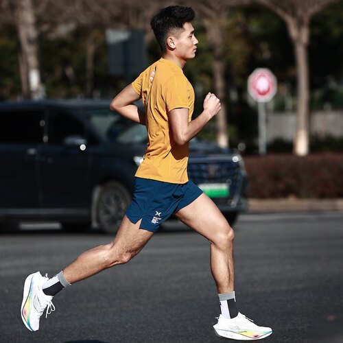 BODYWIT身体智慧向右Cityrun男轻量速干手机仓防走光跑步短裤 - 图0
