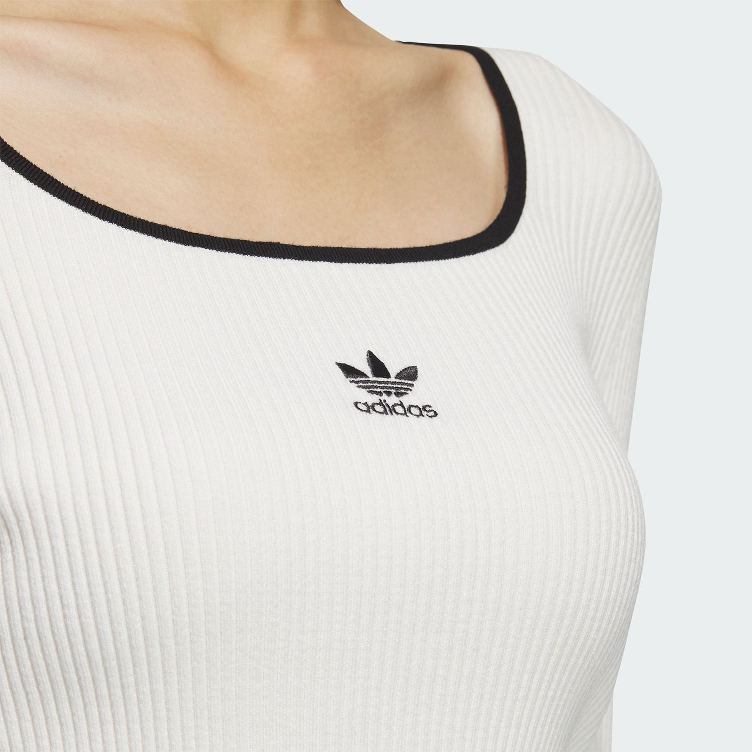 Adidas/阿迪达斯官方正品三叶草女士保暖简约针织户外T恤JM8055 - 图2