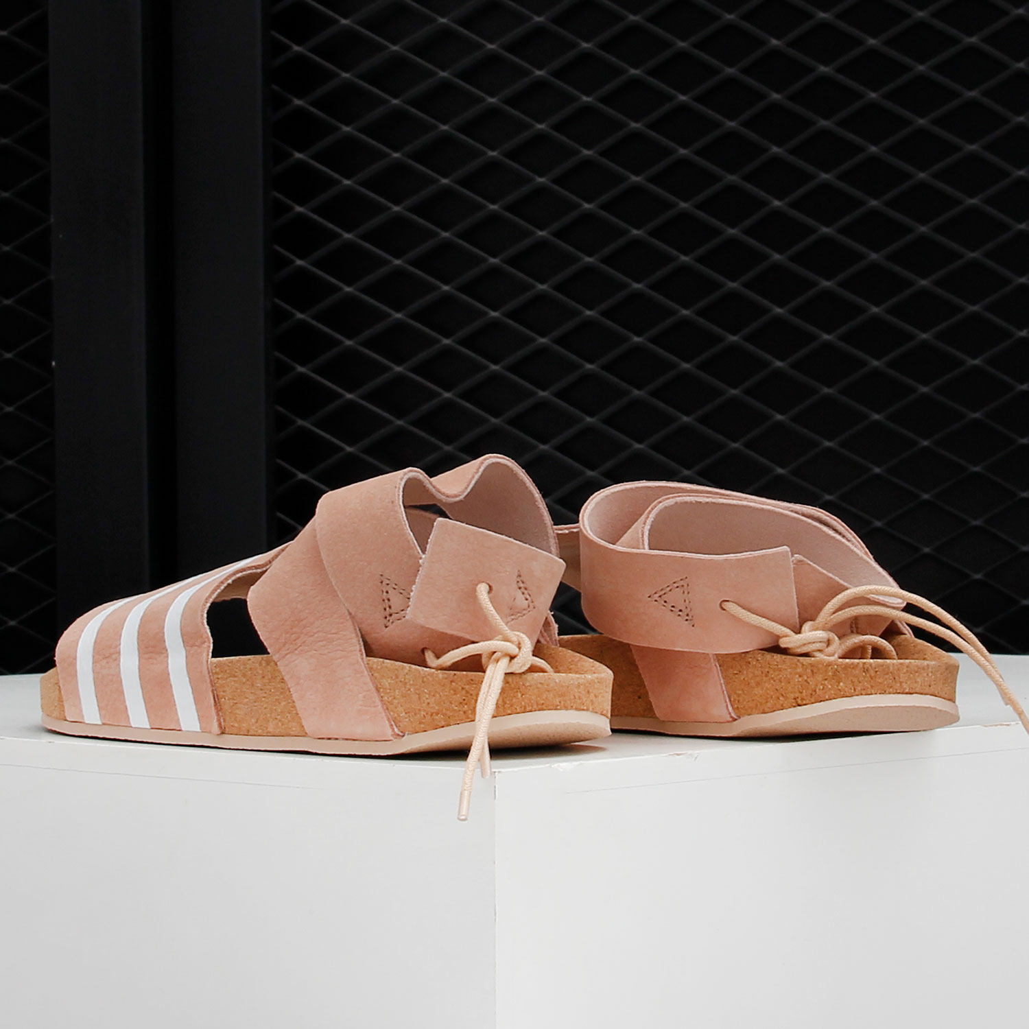 Adidas/阿迪达斯正品三叶草女子夏季沙滩平底凉鞋  EG3855,淘宝优惠券,粉丝福利购,淘宝优惠卷