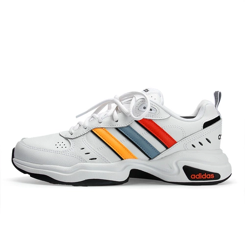 Adidas, спортивные легкие беговые кроссовки, тренд сезона
