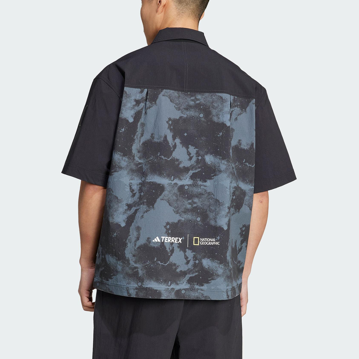 Adidas/阿迪达斯正品夏季男士宽松防晒运动经典短袖衬衫JD5947 - 图1