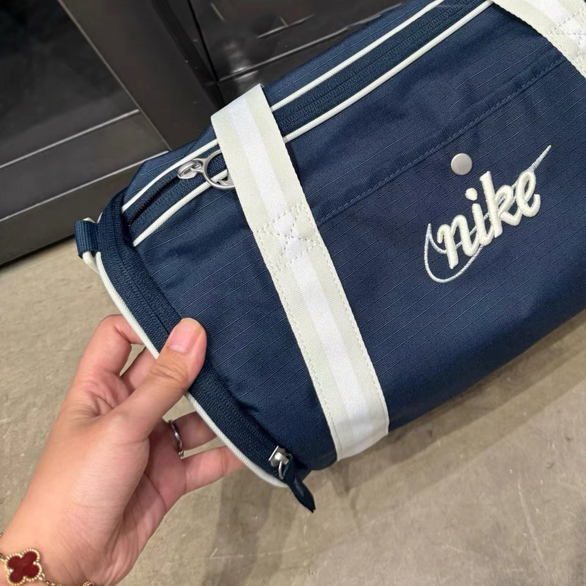 Nike Men's and Women's Bag Shoulder Bag 24 Summer Sports Outdoor Large Capacity Fitness Bag Yoga Casual Crossbody Bag DR6261