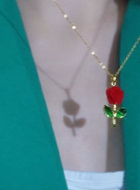 精致浪漫玫瑰花项链轻奢ins时尚气质百搭花朵锁骨吊坠钛钢