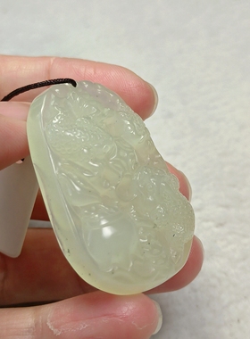 三脚金蟾岫玉吊坠招贵人聚财气