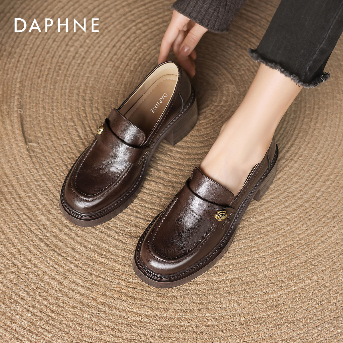 达芙妮棕色厚底乐福鞋女春秋2025新款英伦小皮鞋小个子增高跟单鞋,淘宝优惠券,粉丝福利购,淘宝优惠卷