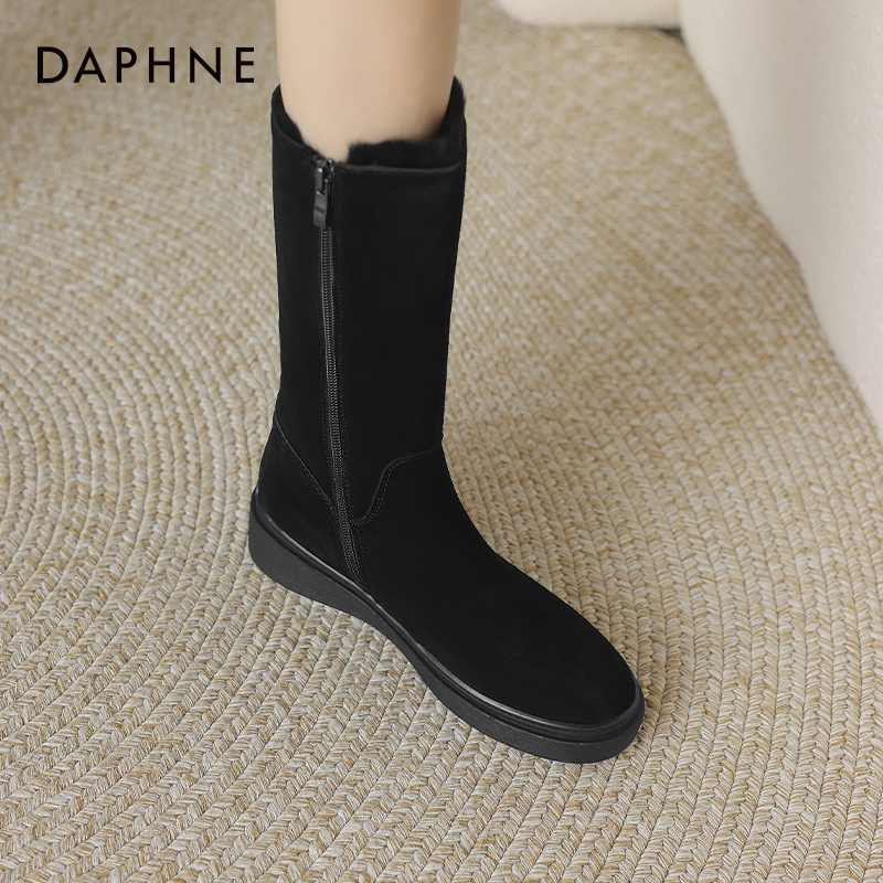 达芙妮雪地靴女2023新款冬季加绒加厚靴子黑色坡跟中筒保暖棉靴女