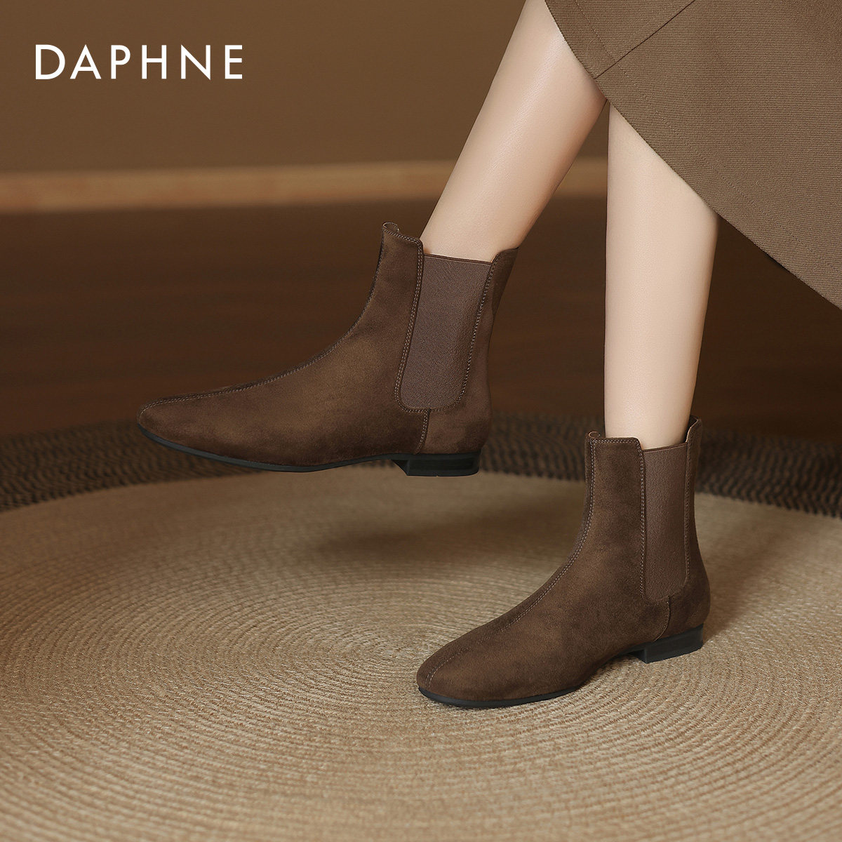 达芙妮棕色短靴女冬季2025新款中筒靴子加绒马丁靴切尔西瘦瘦靴