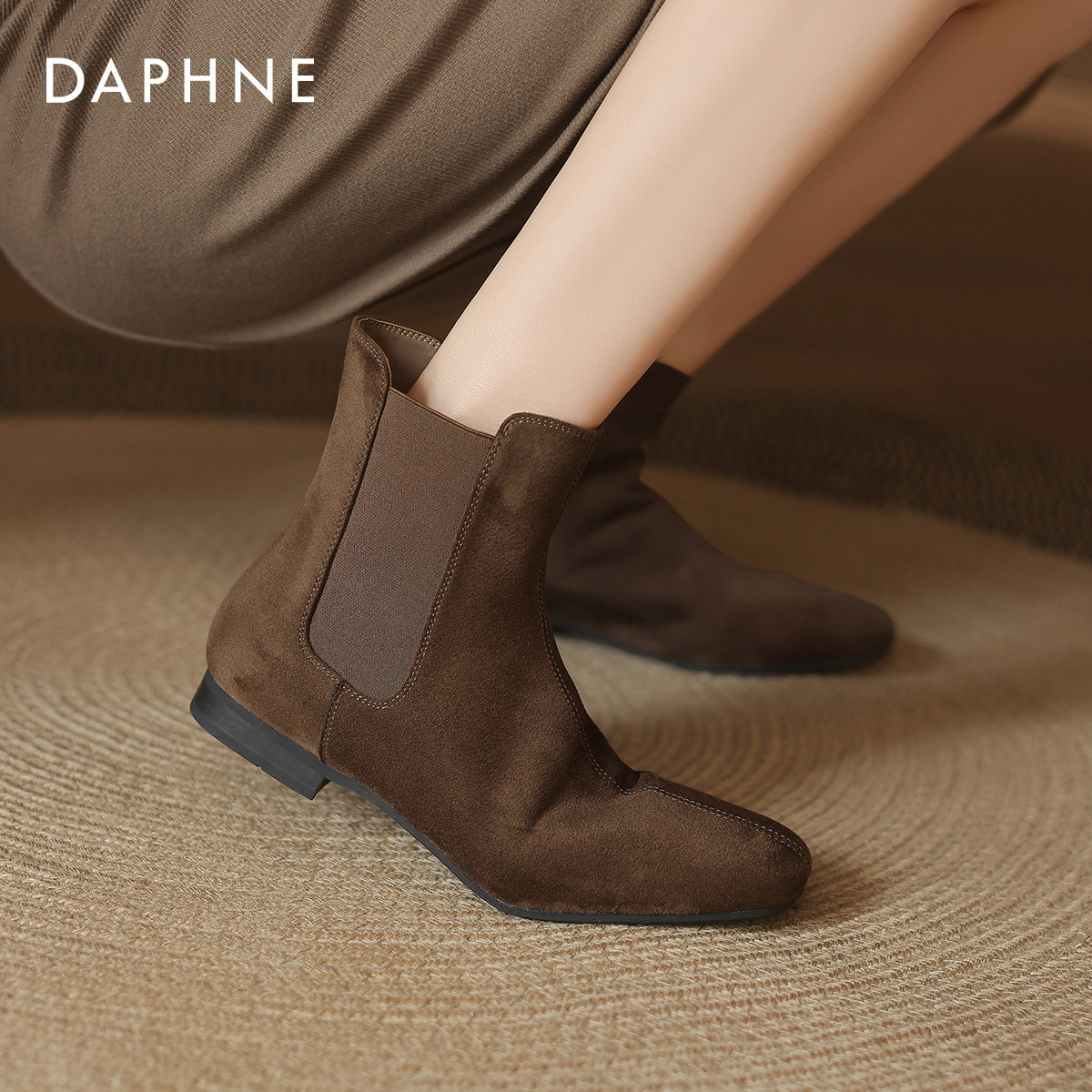 达芙妮棕色短靴女冬季2025新款中筒靴子加绒马丁靴切尔西瘦瘦靴