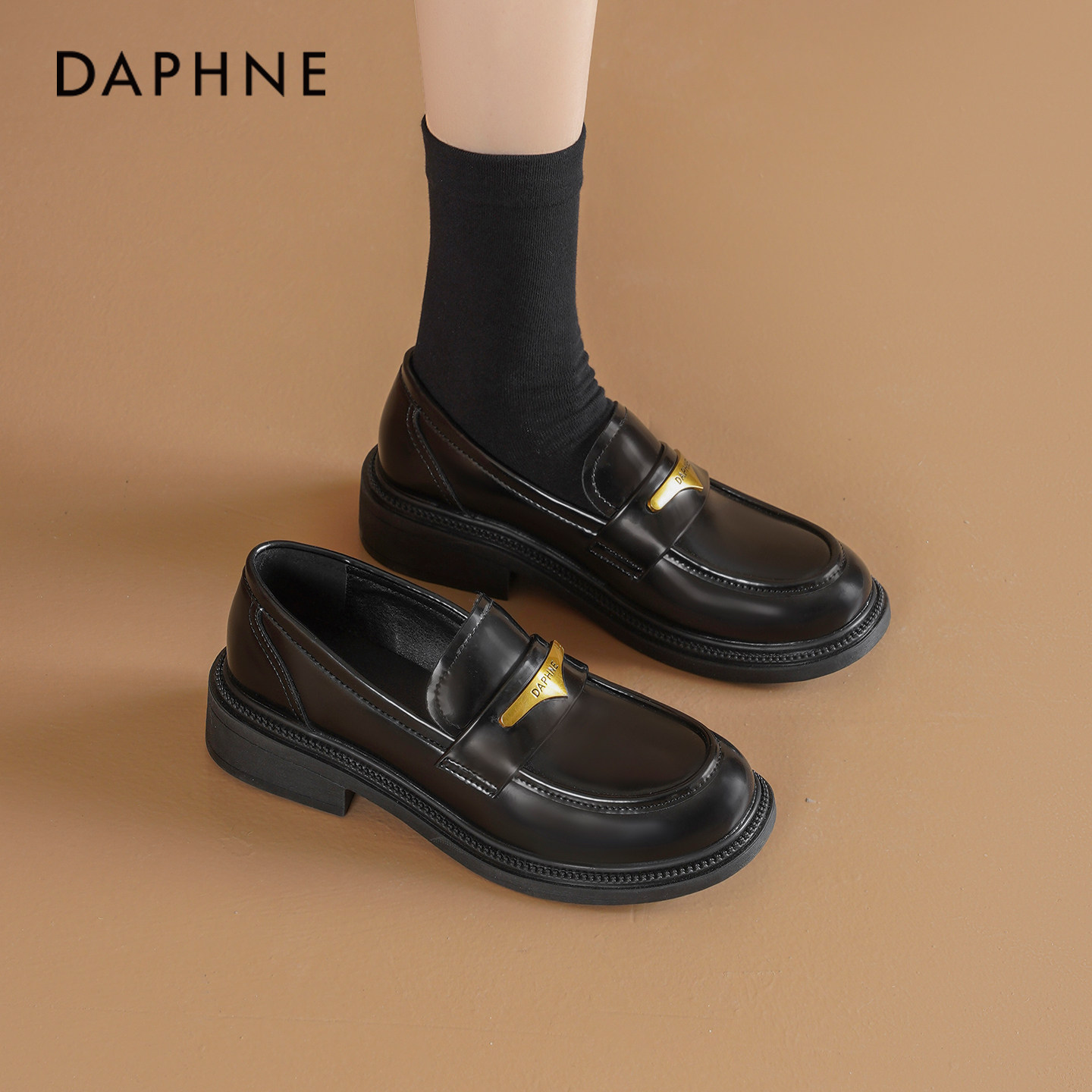 达芙妮英伦风乐福鞋女2026新款春季粗跟复古金属扣单鞋子小皮鞋女,淘宝优惠券,粉丝福利购,淘宝优惠卷