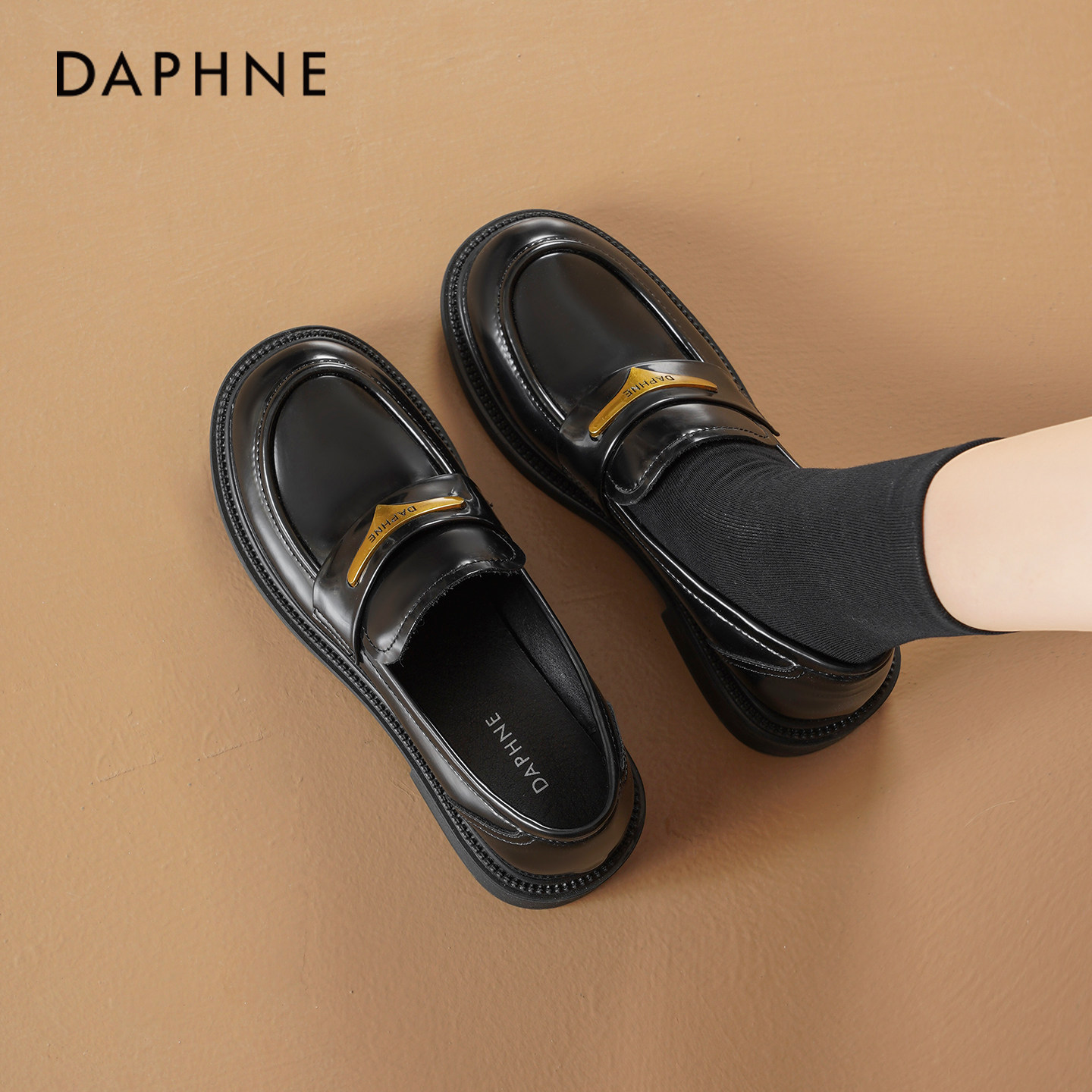 达芙妮英伦风乐福鞋女2026新款春季粗跟复古金属扣单鞋子小皮鞋女,淘宝优惠券,粉丝福利购,淘宝优惠卷