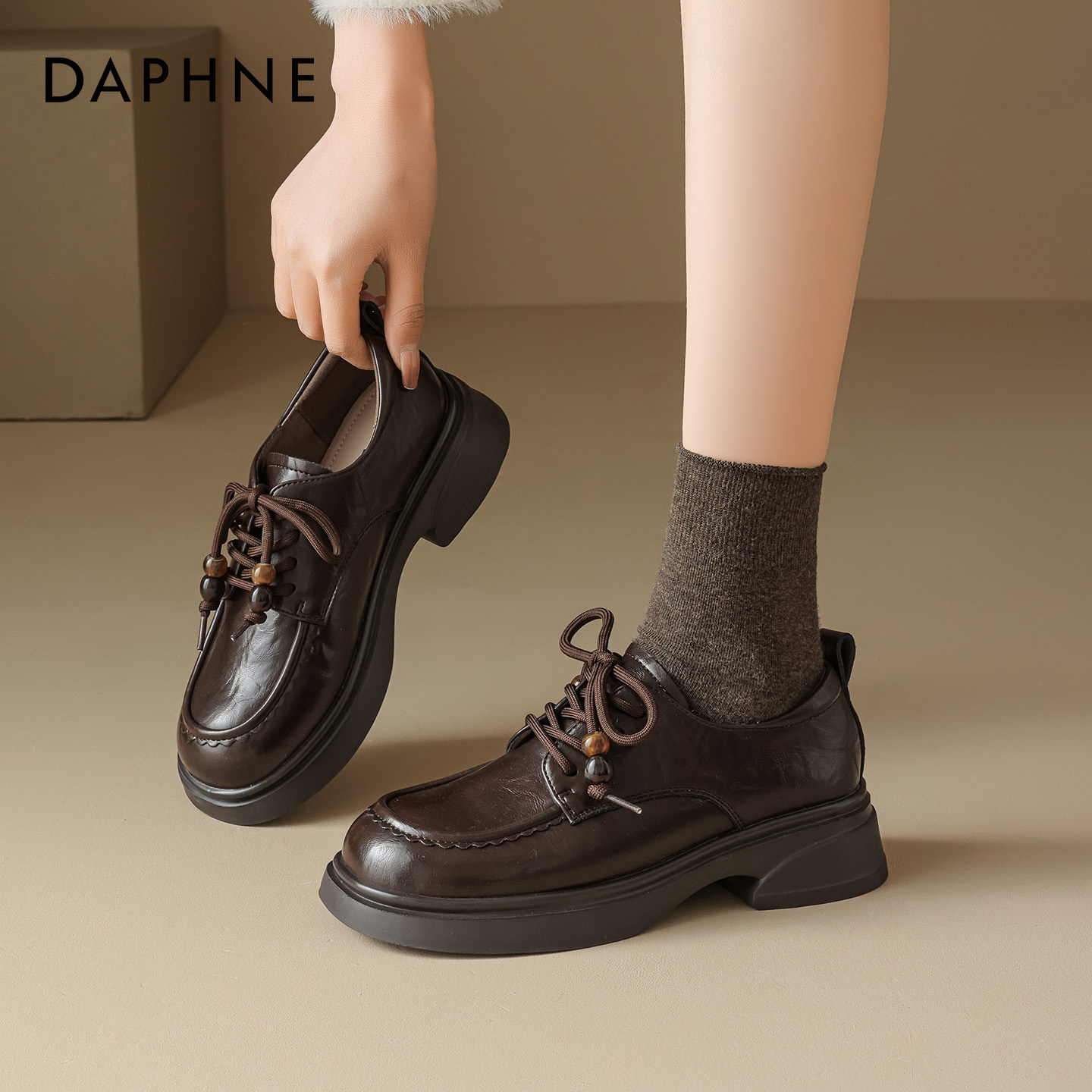 达芙妮棕色乐福鞋女厚底2026新款春季英伦风皮鞋松糕通勤系带单鞋,淘宝优惠券,粉丝福利购,淘宝优惠卷