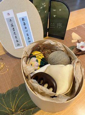 养生套盒！真丝眼罩艾草锤檀木按摩梳刺绣香包超绝实用性心意满满