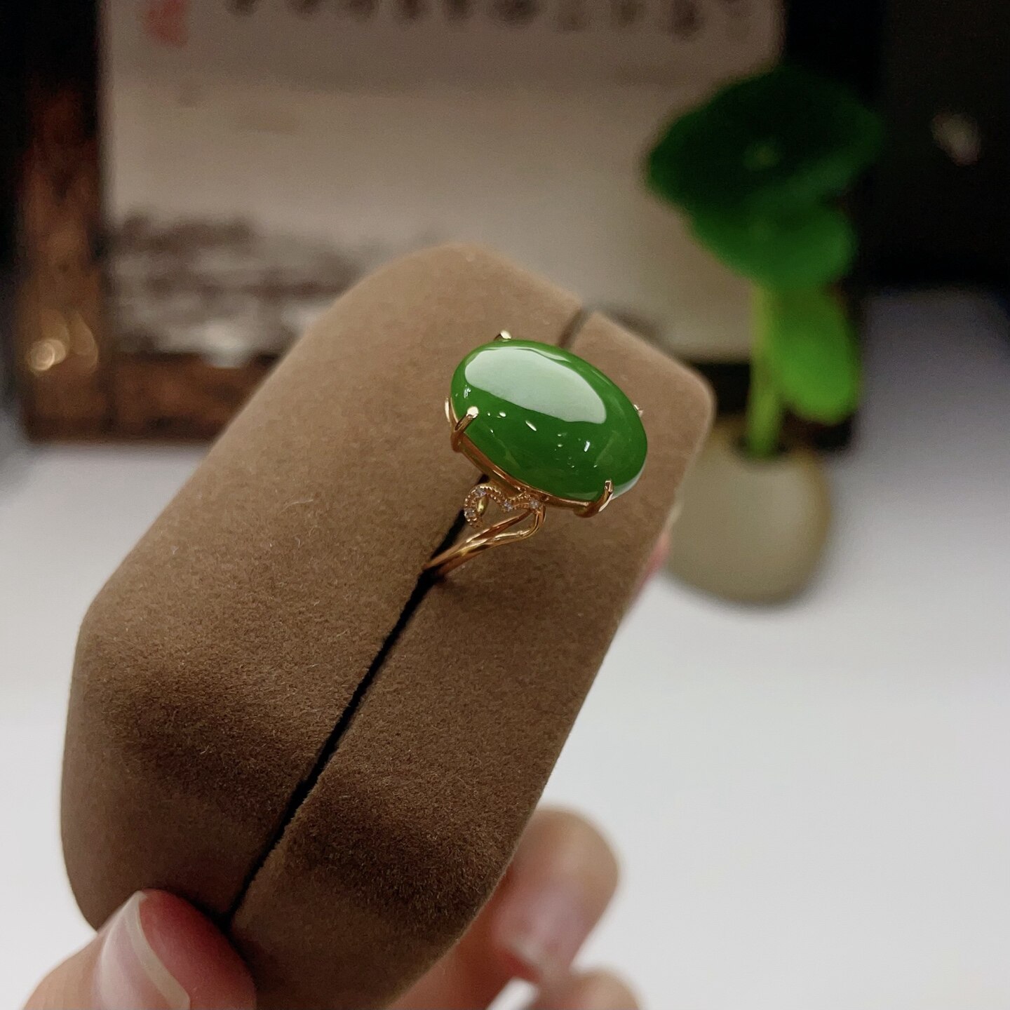 Jasper K gold cabochon ring, 18k gold with South African real diamonds, exquisite multi-diamond inlay, delicate jade quality