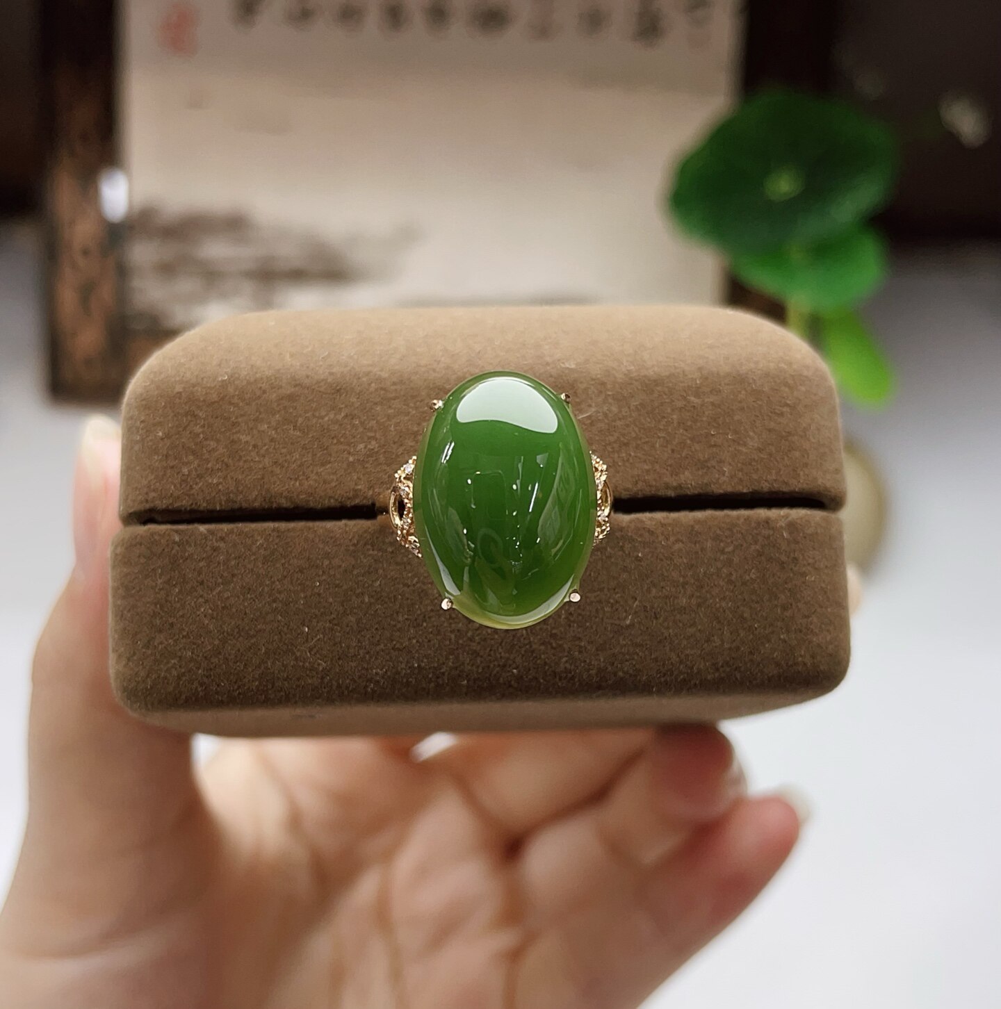 Jasper K gold cabochon ring, 18k gold with South African real diamonds, exquisite multi-diamond inlay, delicate jade quality
