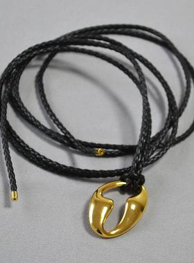 东莞市丽恒饰品欧美小众设计镂空黄铜镀金吊坠黑色皮绳时尚轻奢高