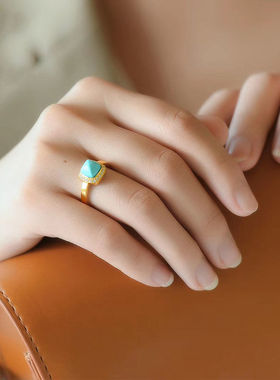 绿松石方形文艺风小巧金字塔戒指