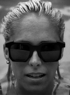 未来感机能风UV400磨砂黑框墨镜