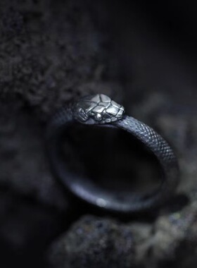 黑色复古暗黑蛇开口戒指