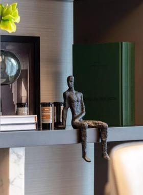 现代简约样板间创意抽象思考者人物酒架书房装饰品摆件桌面摆设